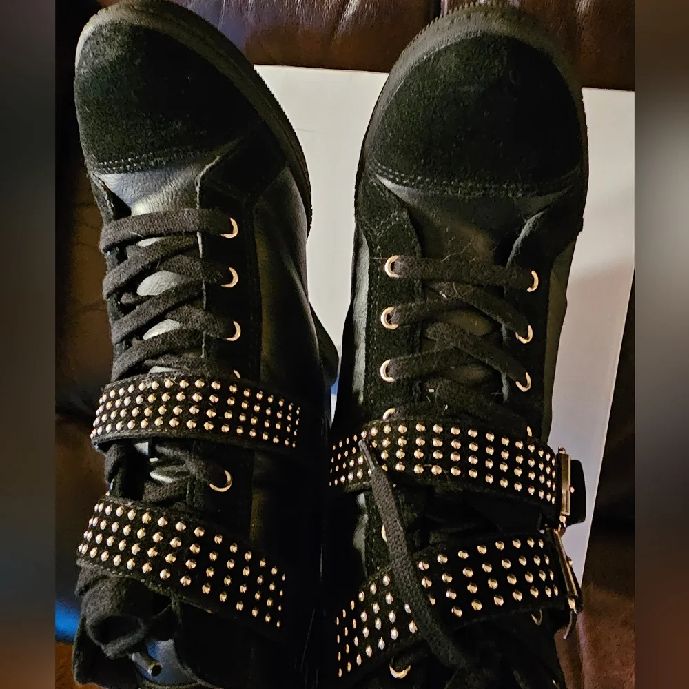 Aldo Verratto-96 wedge boots size 7.5 Used black with gold studs - Picture 2 of 12